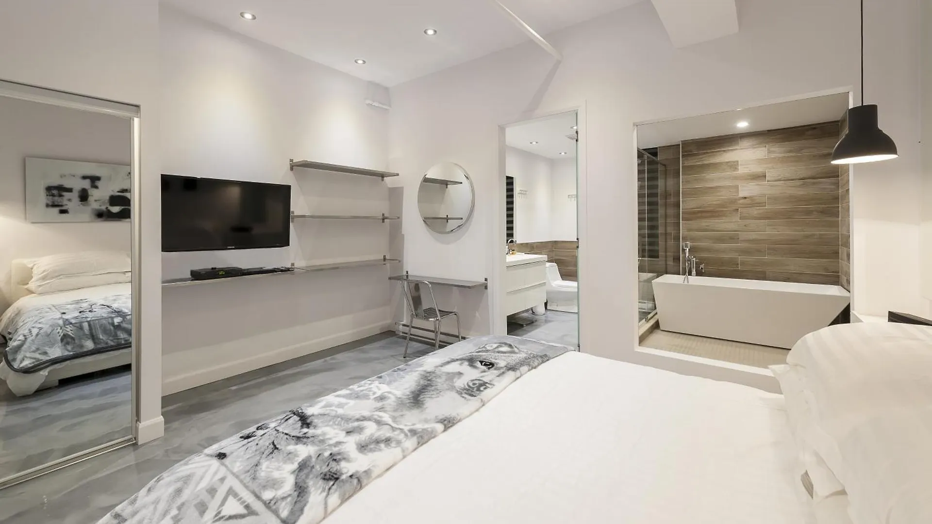 The Holland Hotel By Simplissimmo Montreal Apartment